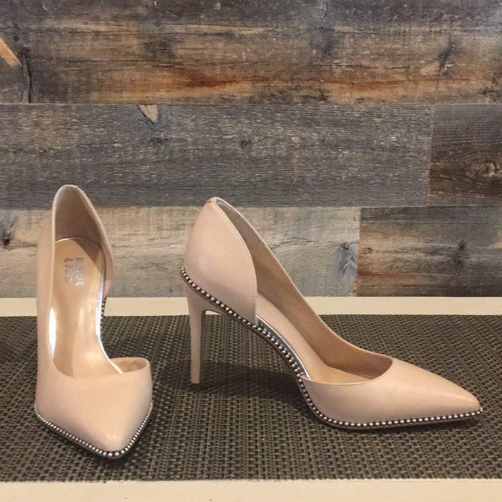 Bleecker and Bond Size 7 Tan Pointy toe high heels.